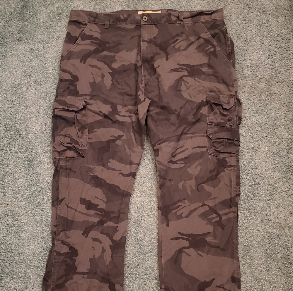 Men's camo cargo pants